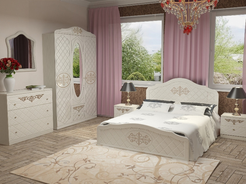 Белая деревянная двуспальная кровать