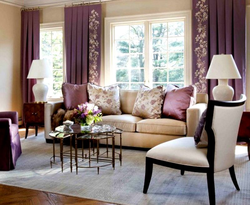 Фиолетовые шторы в дизайне гостиной