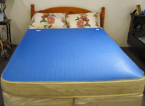 Фото кровати с водяным матрасом в интерьере комнаты